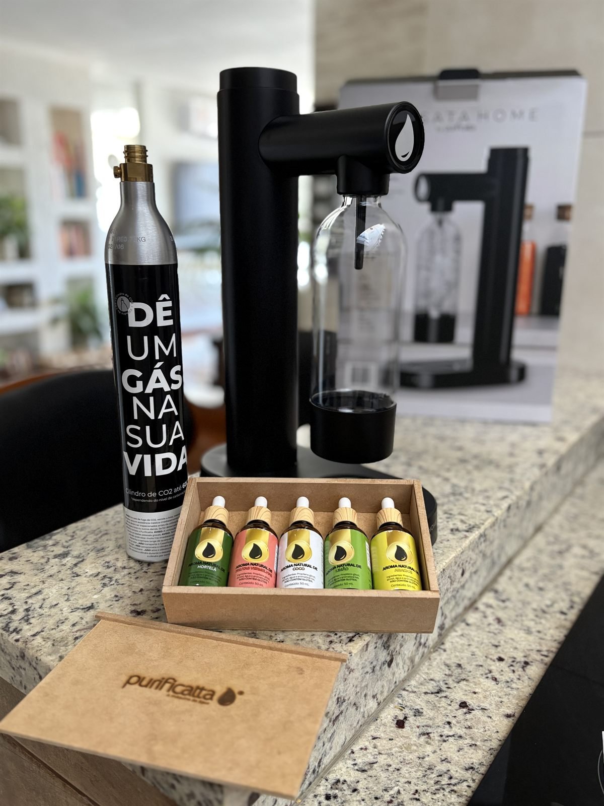 Gassata Home com cilindro de CO2 e kit de aromas naturais